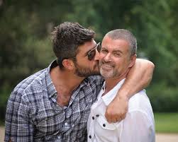 I feel so unsure as i take your hand and lead you to the dance floor as the music dies something in. George Michael N A Rien Laisse A Son Compagnon People 7sur7 Be
