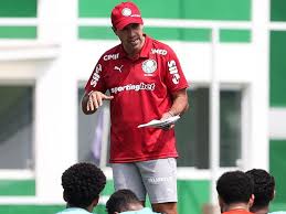 Palmeiras se despede de convocados na Liberta; quem ganha espaço com Abel?
