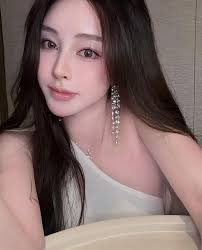 Raehsing Ruoyu Xin updated her cover photo.