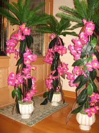 Pull Off A Hawaiian Luau Wedding Reception Anywhere With Ease Luau Wedding Luau Wedding Receptions Hawaiian Wedding Themes