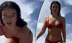 Lorde strips off into a tiny red string bikini as she soaks up the sun at  the beach | Daily Mail Online