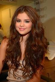 Selena Gomez Natural Hair Pesquisa Google Selena Gomez Hair Selena Gomez Curly Hair Hair