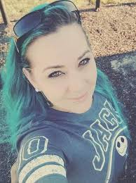 Desiree Newell's Instagram, Twitter & Facebook