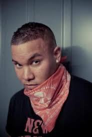 Kenneth home alone) is the debut album by german hip hop artist kay one, released on april 30, 2010, by ersguterjunge. Kay One Kenneth Allein Zu Haus Text Na Supermusic