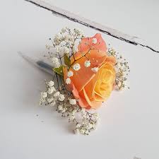 Non toxic these flowers are great to use for decorative purposes but are not edible. How To Diy Your Cake With Flowers Wedding Ideas Magazine