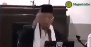 Sudah waktunya bagi raksasa itu untuk mengambil timun mas mbok yem menyuruh timun mas. Serang Jokowi Pendakwah Alfian Tanjung Hari Libur Pancasila Watak Pki Berita Satu