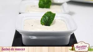 Salsa allo yogurt una crema facilissima e senza cottura, un accompagnamento perfetto per carne pesce o verdure, velocissima. Salsa Di Noci Tipica Genovese Ricette Di Cucina