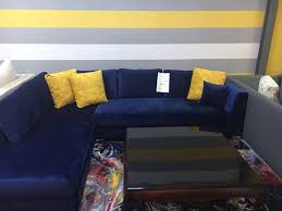 Salon Moderne Canape Bleu Table Basse Canape Kaizen Deco Blue Couch Living Room Living Room Decor On A Budget Living Room Sofa Design