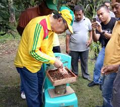 Anda bersetuju untuk menyerahkan sarang lebah kelulut(log) untuk dijalankan aktiviti penternakannya oleh pihak nova babylon sdn.bhd. Http Www Halloriau Com Read Siak 104098 2018 07 30 Berkat Kesabaran Juanda Nikmati Manisnya Usaha Madu Kelulut Html