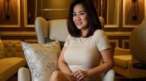 Game pemersatu bangsa eps.2 (game tradisional) konten pemersatu bangsa oh jadi ini yg di bilang konten pemersatu bangsa hahahaha hay guys kali ini gue buat challange. Ikut Dikomentari Hotman Paris Ini Sosok Viral Sosok Tante Ernie Yang Jadi Tante Pemersatu Bangsa Tribun Ternate