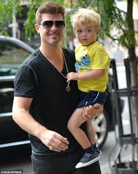 Thicke is a dual citizen who was born in los angeles to american mother gloria loring and canadian father alan thicke. My Little Pop Star Robin Thicke And Son Julian Celebrate The Release Of Their New Single Featuring The Toddler S Vocals Robin Thicke Celebrity Kids Pop Star