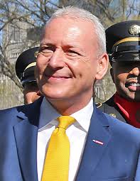 Jim White (presenter)