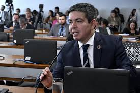 Randolph frederich rodrigues alves (garanhuns, 6 november 1972), commonly known as randolfe rodrigues, is a brazilian journalist and politician. Randolfe Rodrigues Says Government Spending Doesn T Seem Justified And Calls For Verification Prime Time Zone Trending Prime Time Zone