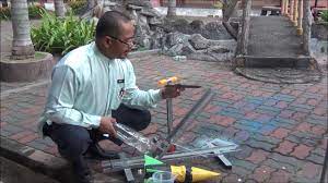 Bagi meningkatkan mutu roket air mudah anda, anda digalakkan untuk menambahkan aksesori padanya sebagai contohnya dengan meletakkan muncung yang tajam pada bahagian hadapannya. Pelancar Roket Air Sekolah Izzuddin Shah Youtube