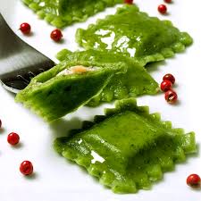 Ricette, ravioli all'aglio nero, ravioli al salmone, ravioli gourmet, ravioli con glassa all'aglio fermentato., un morbido ripieno di ricotta e salmone, racchiuso da una sfoglia all'uovo sottile, esaltato da. Ravioli Di Spinacicon Salmone E Ricotta Molino Chiavazza
