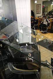 Glam team salon is a professional hair care salon located at 405 east 69th street in chicago illinois. File Barack Obama S Bulletproof Glass Encased Barber Chair Hyde Park Hair Salon 5234 S Blackstone Ave Chicago Illinois Usa Jpg Wikimedia Commons