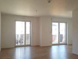 Hallo, meine tochter (13) und ich suchen in ismaning und umgebung ei.ne 3 zimmer wohnung. Wts2