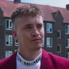 He started his deejaying carreer mid 90's as a turntablist mainly focused on scratching. Rapper Snelle Nieuwe Coach Bij The Voice Kids Showbizznetwork Nl