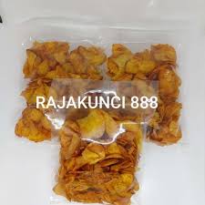 Keripik singkong merupakan makan ringan yang terbuat dari olahan singkong yang diiris tipis kemudian digoreng. Keripik Singkong Balado Keripik Singkong Pedas Manis Keripik Terbaru Agustus 2021 Harga Murah Kualitas Terjamin Blibli