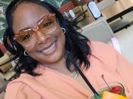 Tandra Williams's Instagram, Twitter & Facebook