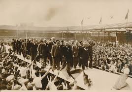 The supporters of the french national front are becoming more and more frank and open about their political beliefs and don't consider their convictions anything to be ashamed of. These Vintage Photos Of The French Popular Front From 1936 1938 Will Blow You Away