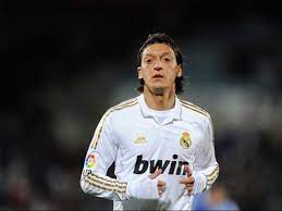 Real madrid takımına yakınlığı ile bilinen i̇spanya'da yayın yapmakta olan marca gazetesi flaş bir habere imza attı. Ozil Honoured To Have Surpassed Gunter Netzer S Appearance Tally For Real Madrid Goal Com