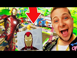 Just look for a guy in a red suit, and you should spot him quite easily. Jeanfils Me Presente Les Schtroumpf De Fortnite Youtube
