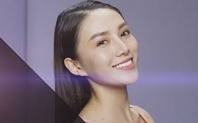 Bất ngờ với thân thế của cô gái khiến Hà Hồ