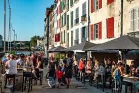 Orpi vous présente les opportunités disponibles sur son réseau d'agences immobilières, pour l'achat, la vente et la location d'un bien immobilier à biarri. Bayonne Towns And Villages In Bayonne Guide Du Pays Basque