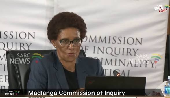 Adv Sello Mahlape is actually explaining the rules of the commision to the commissioners. Uthi there is no such rule allowing Andrea Johnson not to answer because of sel-incrimination. Sub-judice wona uyawuva