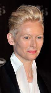 Pompadour Styling Tips From Celebrity Hairstylist Raphael Reboh Quiff Hairstyles Pompadour Hairstyle Short Hair Styles