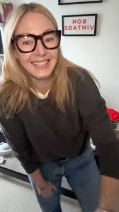 I'm not lying when I say that I have reached for our new Brooke short  sleeve sweatshirt every day since it arrived 🤎 Online now Happy Friday  🫶🏻 #shortsleevesweatshirt #brownsweatshirt #sweatshirttee #fwpbyrae #