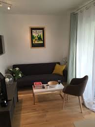 Matériel nécessaire 16 tablettes de pin de 160 x 15 cm une centaine de vis de 3,5 cm 2 tasseaux sapin 34 x 34 mm de 48,2 cm de long 2 tasseaux sapin 34 x 34 mm de 6 cm de long pour les accoudoirs :. Canape La Redoute Rideaux Leroy Merlin Meuble De Television Ikea Parquet En Chene Leroy Merlin Meuble De Television Mobilier Salon Meuble