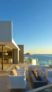 This modern beachfront house is actually a villa located in phuket. Beauty Of Garden Beach Front Home Living Area Contemporary Beach House Beachfront House Crazy Houses