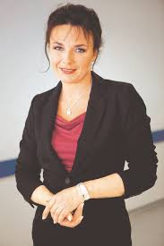 She is an actress, known for ucitel tance (1995), místo nahore (2004) and labyrint (2015). Barbora Munzarova Trapi Ji Obrovske Potize S Dcerou Nasehvezdy Cz