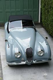 Social Media Upkeep Sharing Journey Experiences On Social Media Experiences Maintenance Media Sharing Social Travel Oldtimer Klassisches Auto Jaguar