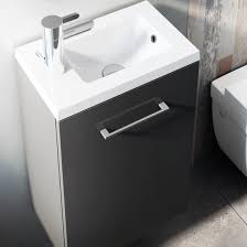 Mine de rien, nous y passons beaucoup de temps dans comparatif des 2 meilleurs meubles wc que j'ai sélectionnés. Malto D Aquarine Un Lave Main Pour Wc Avec Grand Volume De Rangement