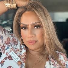 Johanna Elliott's Instagram, Twitter & Facebook