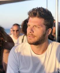 Χρησιμοποιώντας αυτό τον ιστότοπο, συμφωνείτε στους όρους χρήσης. O Loykas Giwrkas Epistrefei Sta 8rania Toy Panepisthmioy Patrwn Patras Events