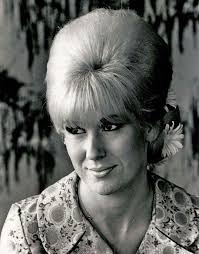 60s female solo singers who comes to mind first 🤔 I will kick it off with  Dusty Springfield