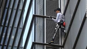 This time, he used a safety harness, but the experience is both. French Spiderman Climbs London Skyscraper Cnn Video