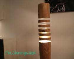 Design No4 Stehlampe Aus Massivholz Led Rgbww Von The Shining Wood Auf Dawanda Com Stehlampe Holz Stehlampe Design Holzlichter