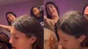 Polémica en Cali por wafflería donde besan los pechos de las clientas