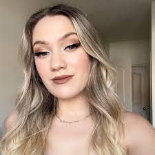 Emily Bailie's Instagram, Twitter & Facebook