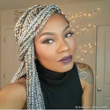 Black and grey box braids. Apesar Do Visual Ficar Incrivel Com As Trancinhas Soltas Tambem E Possivel Investir Em Penteados Descolados E S Penteados Trancas Sinteticas Cabelo Com Tranca