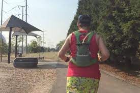 I would suggest wearing something longer on top to cover that part of the leggings. Runner Pro Con Wearing A Hydration Pack On Race Day