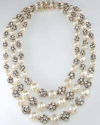 40 Simple And Modern Pearl Necklace Designs 2021 Styles At Life Pearl Necklace Designs Pearl Jewelry Necklace Modern Pearl Necklace