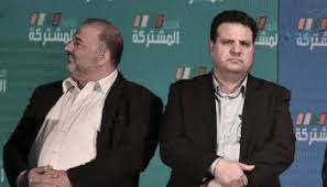 يختار الفنان التشكيلى أحمد حمدى موديل / نموذج من فتيات الليل كى تعمل أمامه، إنها زينب محاولاً أن يطبق صورة الضياع لهذه الشخصية على حالة الضياع المسماة فى لوحته التى سوف يشترك بها فى أحد المهرجانات الدولية، مع التردد على أتيليه أحمد، تبدأ زينب فى الإحساس. Ù…Ù†ØµÙˆØ± Ø¹Ø¨Ø§Ø³ Ø§Ù„Ø¥Ø³Ù„Ø§Ù…ÙŠ ØµØ§Ù†Ø¹ Ø§Ù„Ù…Ù„ÙˆÙƒ Ø£Ù… Ø§Ù„Ø¹Ø±Ø¨ÙŠ Ø§Ù„Ø¬ÙŠØ¯ Ø§Ù„Ù…Ù„ØªÙ‚Ù‰ Ø§Ù„ÙÙ„Ø³Ø·ÙŠÙ†ÙŠ