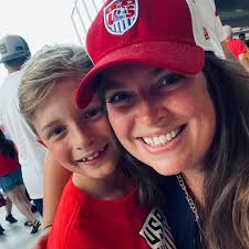 Where to celebrate a birthday with music in Naples?