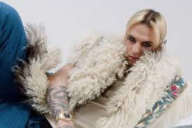 1920 (achille lauro & the untouchable band) (2020). Guarda Lauro Il Nuovo Video Di Achille Lauro Che Cita Il Suo Passato